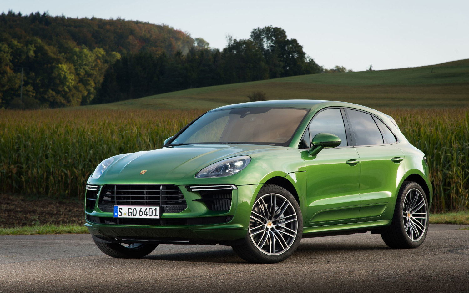 45 angle front Porsche Macan Turbo 2020